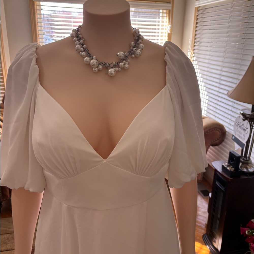DB STUDIO
Bubble Sleeve Georgette V-Neck Wedding Dress
STYLE# SDWG0971. Size 16w - Picture 9 of 16